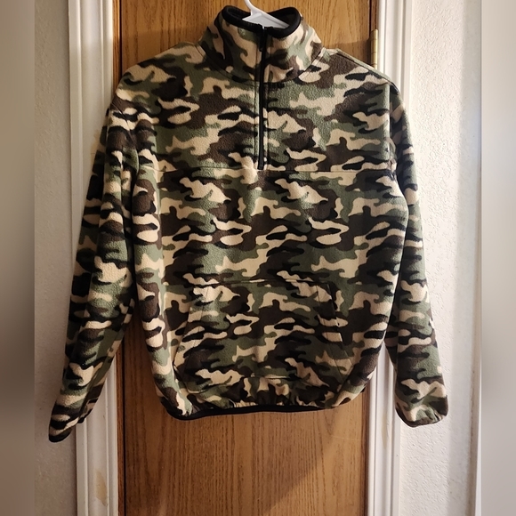 NOBO Tops - EUC nice camo 1/4 zip fleece top with kangaroo pocket and scarf sz xs 1 juniors